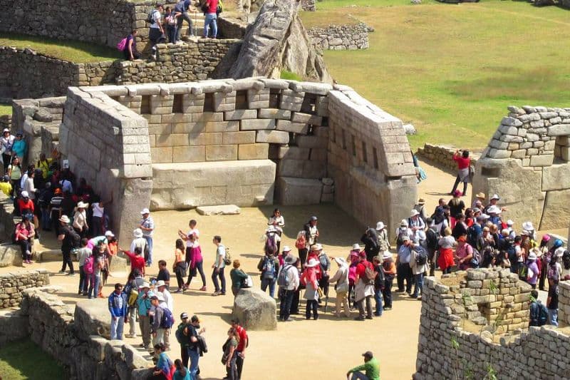 Afluencia de turistas en temporada alta Afluencia de turistas en temporada alta